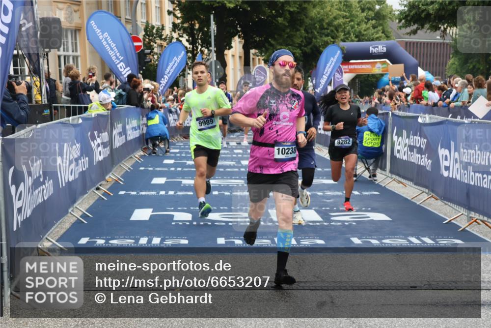 30.06.2024 - hella hamburg halbmarathon Lena Gebhardt http://msf.ph/oto/6653207 30.06.2024 10:41:25 Ziel 971, 5940, 6273, 6910, 7777, 9282, 9989, 10238, 10249, 11810, 12119, 13013, 13064 meine-sportfotos.de