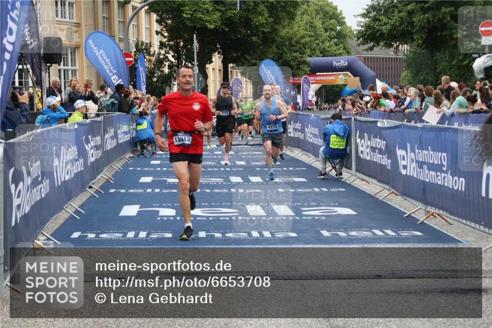 30.06.2024 - hella hamburg halbmarathon Lena Gebhardt http://msf.ph/oto/6653708 30.06.2024 10:41:28 Ziel 5147, 5940, 6273, 6910, 7453, 7777, 9282, 9989, 10238, 10249, 10921, 11810, 12119, 12537, 13013, 13064 meine-sportfotos.de