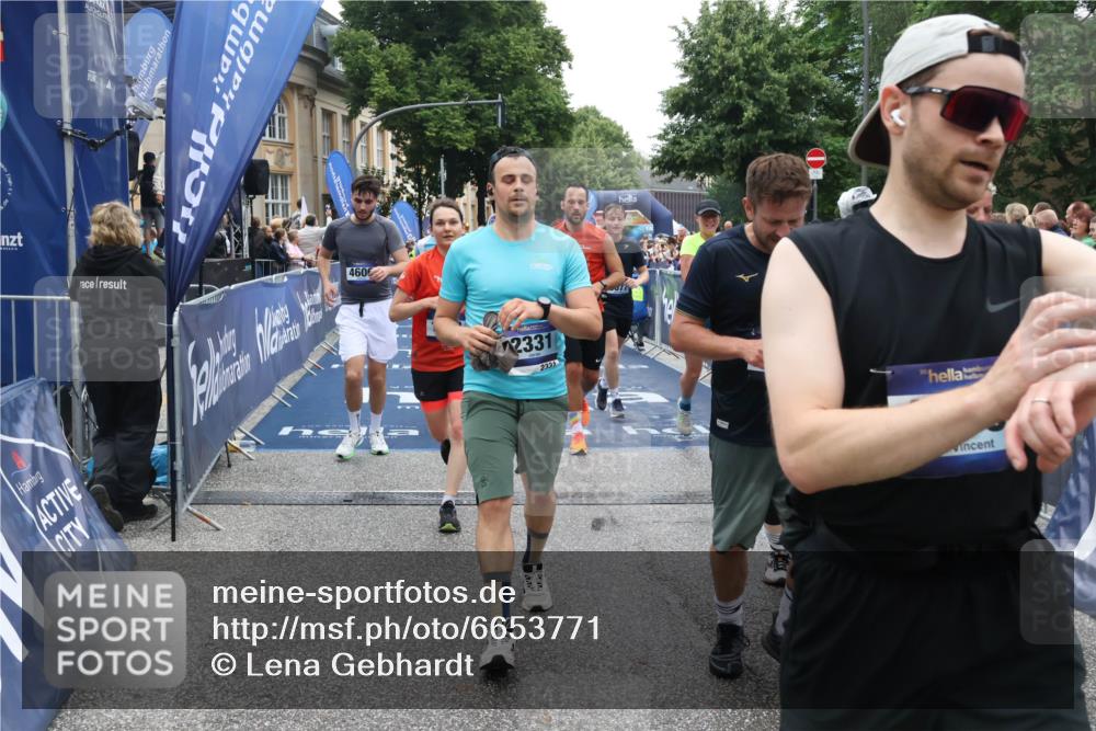 30.06.2024 - hella hamburg halbmarathon Lena Gebhardt http://msf.ph/oto/6653771 30.06.2024 11:12:32 Ziel 655, 715, 1898, 2331, 2461, 2659, 2709, 4291, 4394, 4606, 5661, 6077, 7379, 7651, 8325, 8512, 9503, 9868, 9977, 10032, 11769, 11918, 12475 meine-sportfotos.de