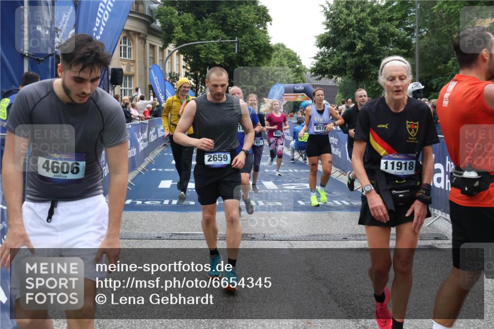 30.06.2024 - hella hamburg halbmarathon Lena Gebhardt http://msf.ph/oto/6654345 30.06.2024 11:12:36 Ziel 655, 715, 1898, 2331, 2659, 2709, 4291, 4606, 4988, 5211, 5661, 6054, 6077, 6462, 6463, 7651, 8325, 8512, 9314, 9503, 9977, 11769, 11918, 12236 meine-sportfotos.de