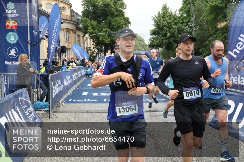 30.06.2024 - hella hamburg halbmarathon Lena Gebhardt http://msf.ph/oto/6654470 30.06.2024 10:41:32 Ziel 2960, 5147, 5476, 5940, 6273, 6910, 7440, 7453, 7777, 7865, 9109, 9755, 10921, 11810, 12537, 13013, 13064 meine-sportfotos.de