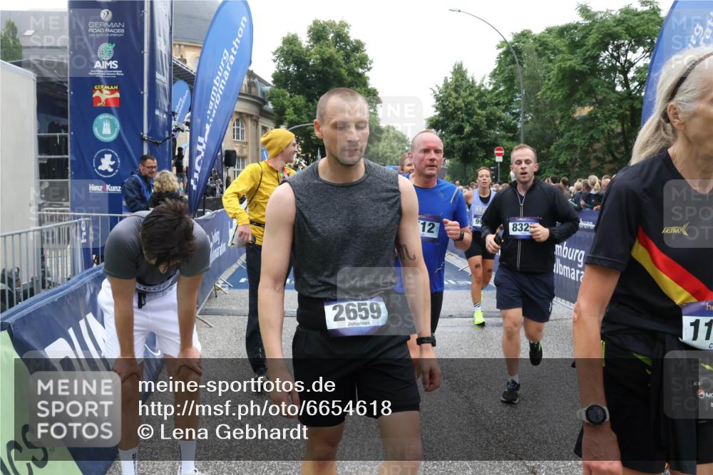30.06.2024 - hella hamburg halbmarathon Lena Gebhardt http://msf.ph/oto/6654618 30.06.2024 11:12:38 Ziel 2659, 2872, 4606, 4988, 5211, 5661, 6054, 6077, 6302, 6327, 6462, 6463, 7651, 7702, 8325, 8512, 9314, 9503, 9977, 11769, 11918, 12236 meine-sportfotos.de