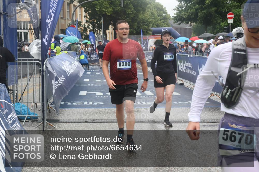 30.06.2024 - hella hamburg halbmarathon Lena Gebhardt http://msf.ph/oto/6654634 30.06.2024 12:26:10 Ziel 4919, 5670, 6026, 6492, 8286, 9623, 10463 meine-sportfotos.de