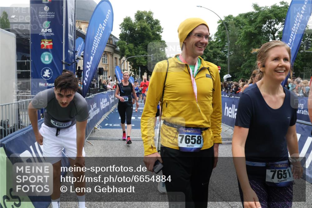 30.06.2024 - hella hamburg halbmarathon Lena Gebhardt http://msf.ph/oto/6654884 30.06.2024 11:12:40 Ziel 2659, 2872, 4988, 5211, 5779, 6054, 6302, 6327, 6462, 6463, 7651, 7702, 8213, 8325, 8512, 9314, 9371, 9503, 9977, 11918, 12236 meine-sportfotos.de