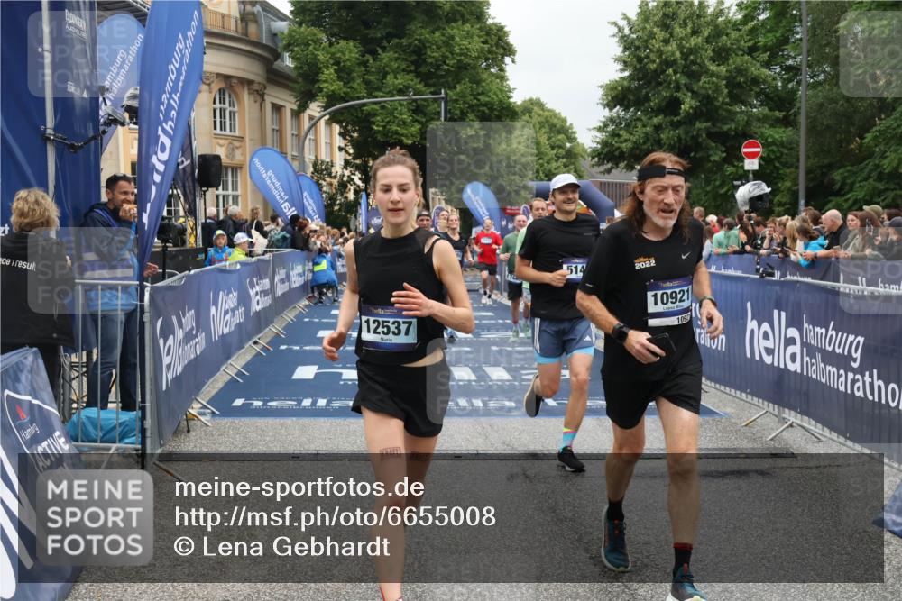 30.06.2024 - hella hamburg halbmarathon Lena Gebhardt http://msf.ph/oto/6655008 30.06.2024 10:41:35 Ziel 1110, 2960, 5147, 5164, 5476, 5940, 6273, 6910, 7440, 7453, 7777, 7865, 8444, 9109, 9755, 10444, 10719, 10921, 11810, 12537, 13064 meine-sportfotos.de