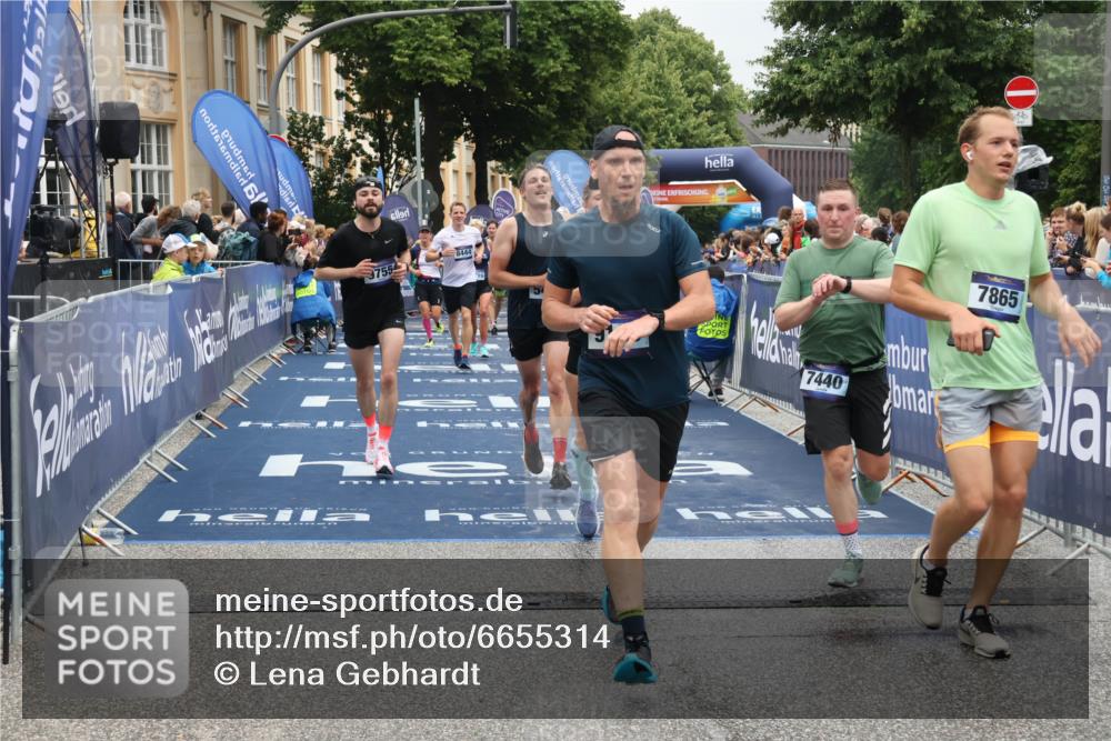 30.06.2024 - hella hamburg halbmarathon Lena Gebhardt http://msf.ph/oto/6655314 30.06.2024 10:41:37 Ziel 1110, 2960, 4507, 5147, 5164, 5476, 7440, 7453, 7777, 7865, 8444, 9109, 9755, 10444, 10719, 10921, 11810, 12537 meine-sportfotos.de