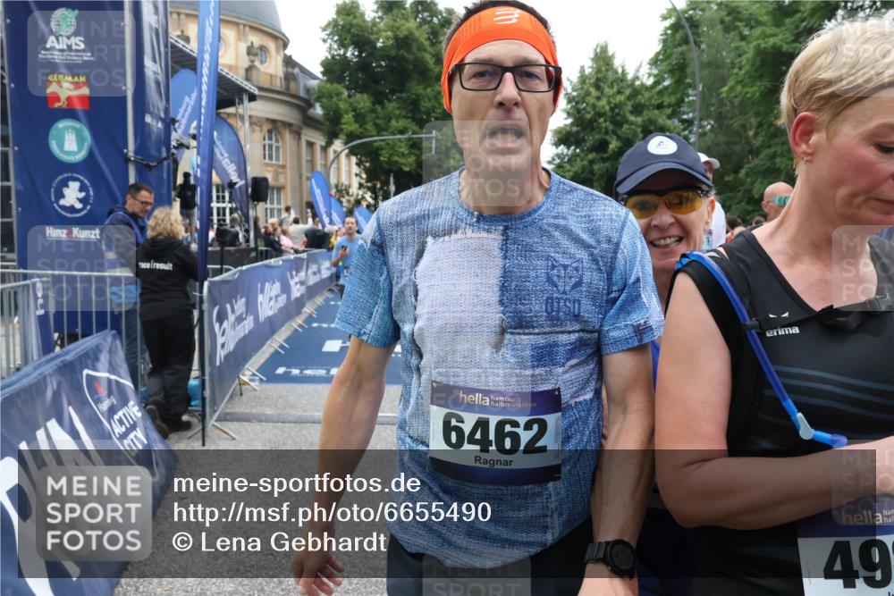 30.06.2024 - hella hamburg halbmarathon Lena Gebhardt http://msf.ph/oto/6655490 30.06.2024 11:12:44 Ziel 1691, 2872, 4988, 5211, 5779, 6054, 6302, 6327, 6462, 6463, 7702, 8213, 8663, 9144, 9314, 9371, 9503, 11416, 11480, 12158, 12236, 12533, 13223 meine-sportfotos.de
