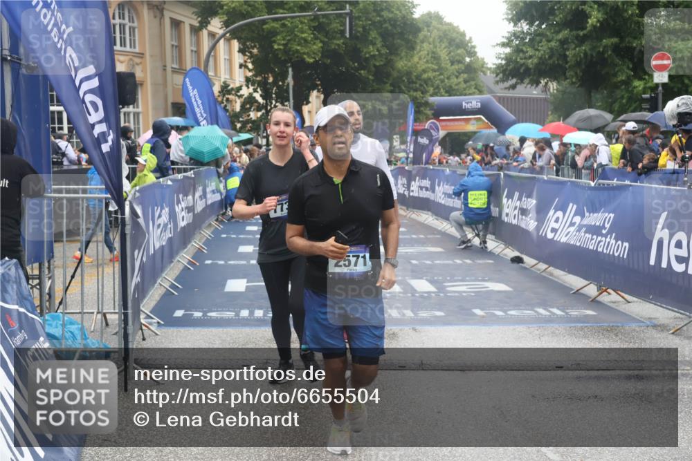 30.06.2024 - hella hamburg halbmarathon Lena Gebhardt http://msf.ph/oto/6655504 30.06.2024 12:26:28 Ziel 2571, 5019, 5540, 7731, 8179, 8517, 9011, 9967 meine-sportfotos.de
