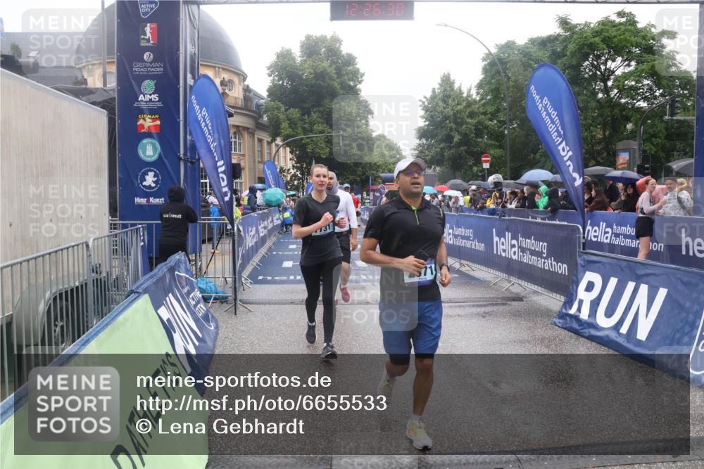 30.06.2024 - hella hamburg halbmarathon Lena Gebhardt http://msf.ph/oto/6655533 30.06.2024 12:26:29 Ziel 2571, 5019, 5540, 7731, 8179, 8517, 9011, 9967 meine-sportfotos.de