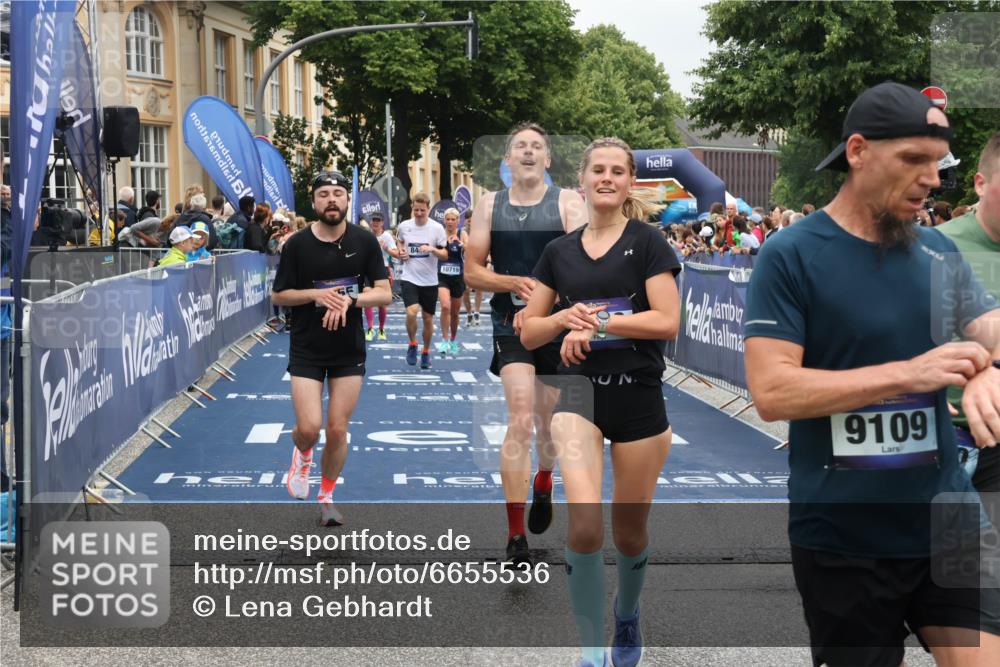 30.06.2024 - hella hamburg halbmarathon Lena Gebhardt http://msf.ph/oto/6655536 30.06.2024 10:41:38 Ziel 1110, 2960, 4507, 5147, 5164, 5476, 7440, 7453, 7865, 8444, 9109, 9755, 10444, 10719, 10921, 12537 meine-sportfotos.de