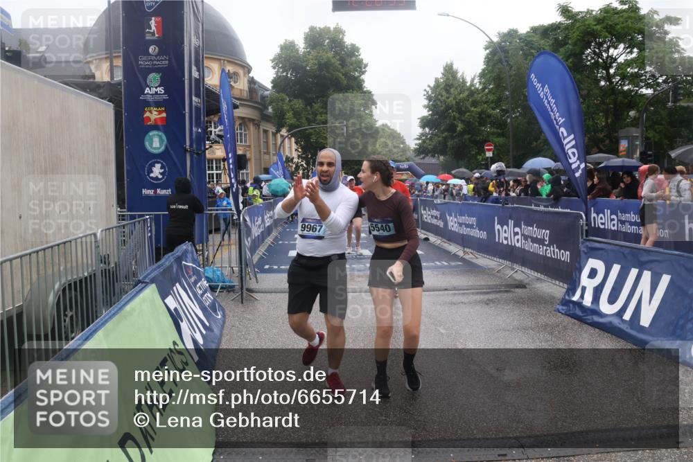 30.06.2024 - hella hamburg halbmarathon Lena Gebhardt http://msf.ph/oto/6655714 30.06.2024 12:26:31 Ziel 2571, 5019, 5540, 7731, 8179, 8517, 9011, 9967 meine-sportfotos.de