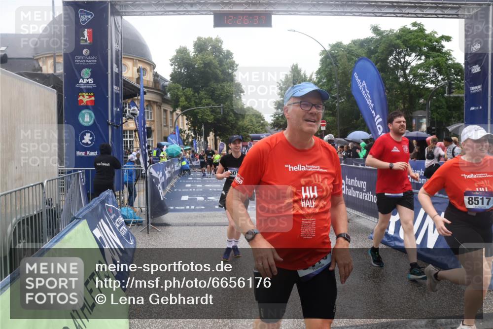 30.06.2024 - hella hamburg halbmarathon Lena Gebhardt http://msf.ph/oto/6656176 30.06.2024 12:26:35 Ziel 5019, 5540, 6985, 7773, 8179, 8517, 9011, 9325, 13136 meine-sportfotos.de