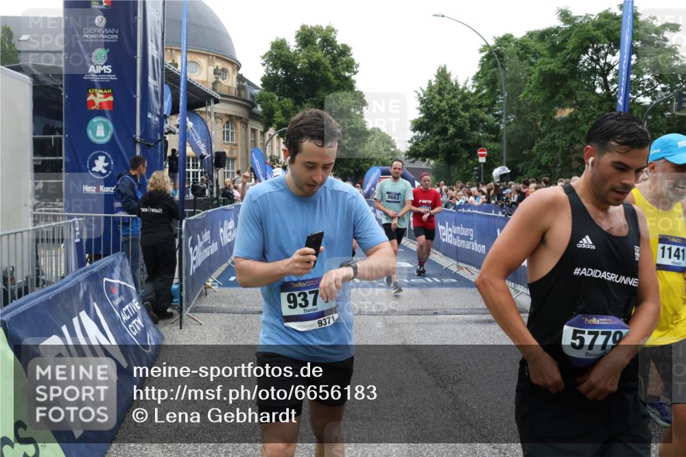 30.06.2024 - hella hamburg halbmarathon Lena Gebhardt http://msf.ph/oto/6656183 30.06.2024 11:12:49 Ziel 1515, 1691, 2728, 2872, 5091, 5779, 6302, 6327, 7702, 8213, 8374, 8663, 9144, 9371, 11416, 11480, 11927, 12158, 12533, 13223 meine-sportfotos.de
