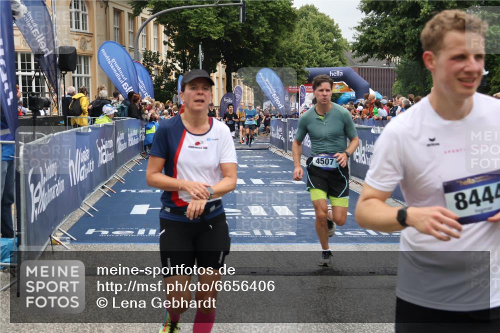 30.06.2024 - hella hamburg halbmarathon Lena Gebhardt http://msf.ph/oto/6656406 30.06.2024 10:41:43 Ziel 713, 1110, 4507, 4935, 5164, 5476, 7435, 8444, 9106, 9755, 10444, 10719, 12305 meine-sportfotos.de