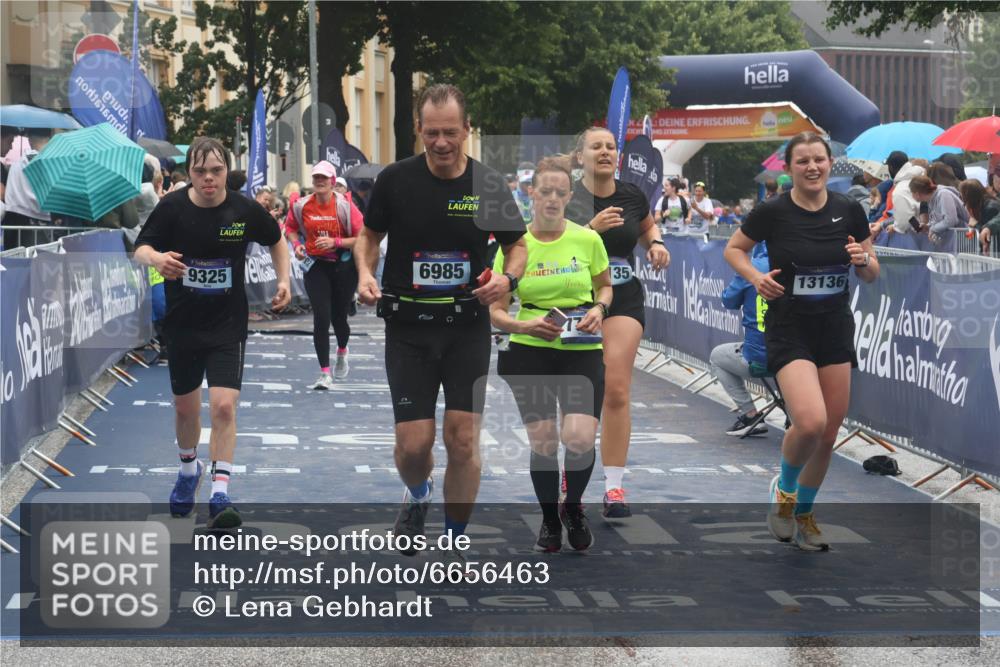30.06.2024 - hella hamburg halbmarathon Lena Gebhardt http://msf.ph/oto/6656463 30.06.2024 12:26:40 Ziel 4202, 6985, 7773, 9325, 9520, 13135, 13136 meine-sportfotos.de