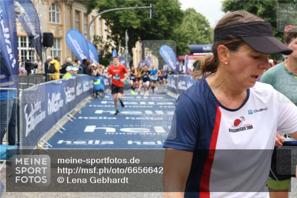30.06.2024 - hella hamburg halbmarathon Lena Gebhardt http://msf.ph/oto/6656642 30.06.2024 10:41:44 Ziel 713, 1110, 1144, 4507, 4935, 5164, 7435, 8444, 9106, 10444, 10719, 12305 meine-sportfotos.de