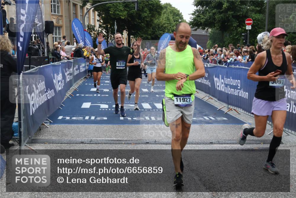 30.06.2024 - hella hamburg halbmarathon Lena Gebhardt http://msf.ph/oto/6656859 30.06.2024 11:12:54 Ziel 985, 1372, 1386, 1515, 1691, 2728, 5091, 5712, 8217, 8374, 8663, 9038, 10280, 11480, 11927, 12158, 12281, 12533, 13223 meine-sportfotos.de