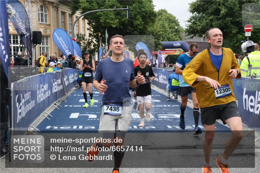 30.06.2024 - hella hamburg halbmarathon Lena Gebhardt http://msf.ph/oto/6657414 30.06.2024 10:41:50 Ziel 713, 1144, 1226, 3456, 4086, 4935, 7435, 8018, 8084, 8739, 9106, 10114, 10395, 11250, 11368, 12305, 13175 meine-sportfotos.de