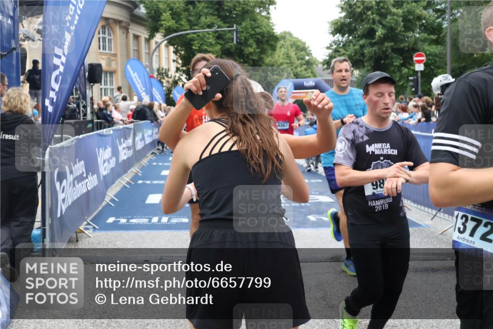 30.06.2024 - hella hamburg halbmarathon Lena Gebhardt http://msf.ph/oto/6657799 30.06.2024 11:13:01 Ziel 985, 1372, 1386, 1515, 2629, 5712, 6367, 6501, 7694, 8113, 8217, 8374, 8657, 9038, 10130, 10280, 10521, 10875, 12281, 13248, 13416 meine-sportfotos.de