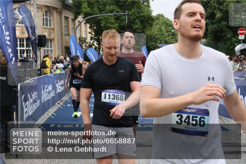30.06.2024 - hella hamburg halbmarathon Lena Gebhardt http://msf.ph/oto/6658887 30.06.2024 10:41:59 Ziel 1226, 3348, 3456, 4086, 6834, 7129, 8739, 10114, 11250, 11368, 11756, 12079, 12086 meine-sportfotos.de