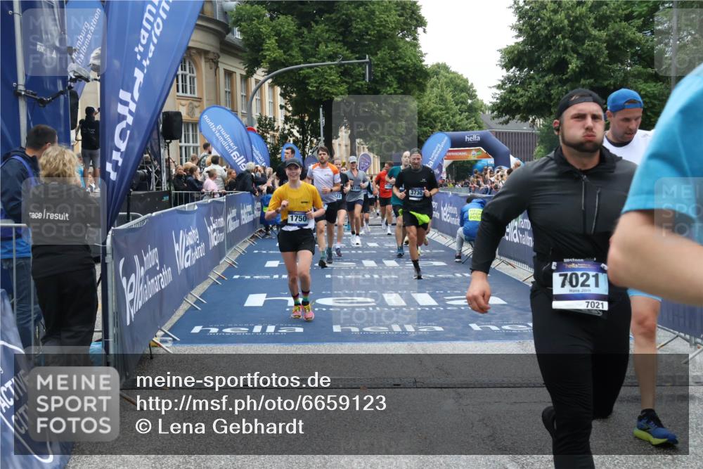 30.06.2024 - hella hamburg halbmarathon Lena Gebhardt http://msf.ph/oto/6659123 30.06.2024 11:13:12 Ziel 737, 1086, 1750, 3622, 3729, 3730, 5621, 5713, 6195, 6464, 6874, 7021, 7218, 7633, 9620, 9709, 10120, 11568, 11569, 13076, 13416 meine-sportfotos.de
