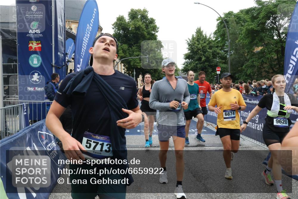 30.06.2024 - hella hamburg halbmarathon Lena Gebhardt http://msf.ph/oto/6659922 30.06.2024 11:13:18 Ziel 737, 1006, 1750, 3248, 3622, 3729, 3730, 5621, 5713, 6120, 6195, 6566, 6874, 7152, 7948, 8009, 8048, 9291, 9507, 9620, 9709, 11194, 11303, 11568, 11569, 13076 meine-sportfotos.de