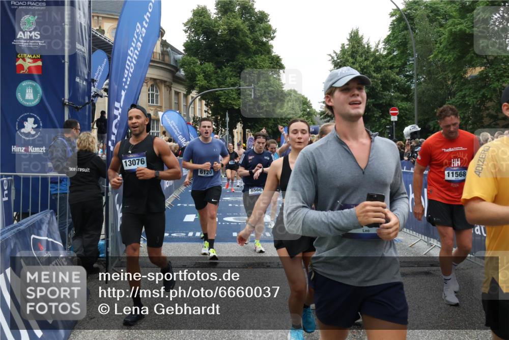 30.06.2024 - hella hamburg halbmarathon Lena Gebhardt http://msf.ph/oto/6660037 30.06.2024 11:13:19 Ziel 737, 1006, 1750, 3248, 3622, 3729, 3730, 5621, 5713, 6120, 6195, 6566, 6874, 7152, 7948, 8009, 8048, 9291, 9507, 9620, 9709, 10917, 11194, 11303, 11568, 11569, 11811, 13076 meine-sportfotos.de