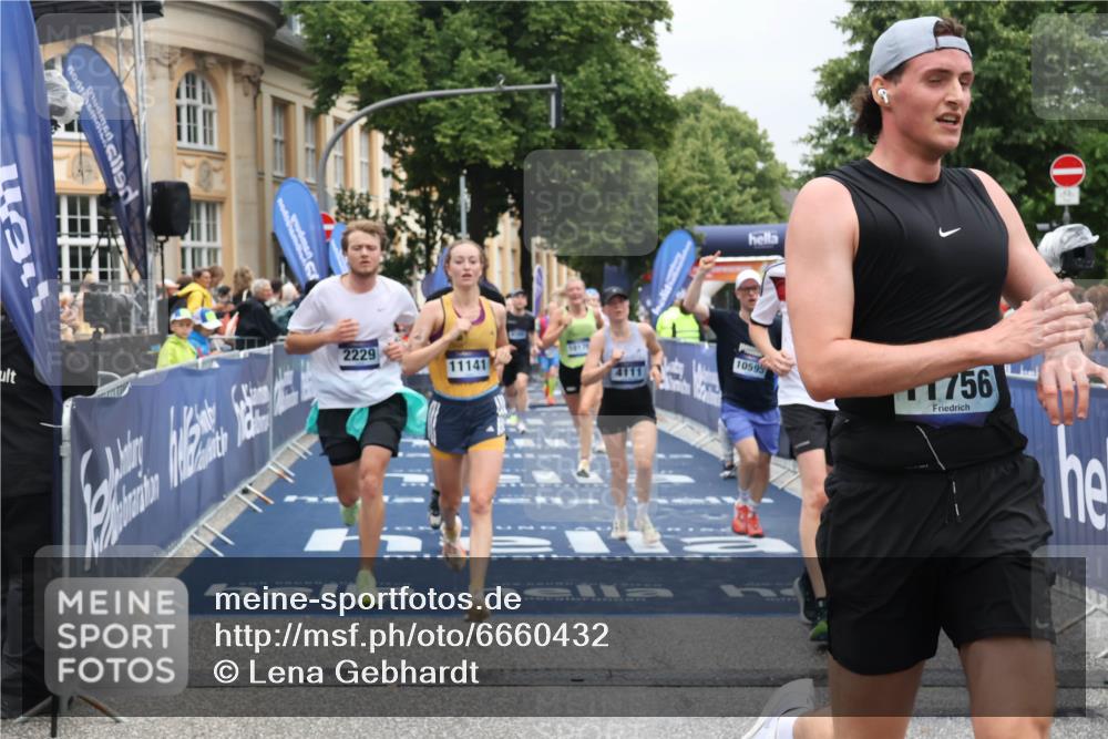 30.06.2024 - hella hamburg halbmarathon Lena Gebhardt http://msf.ph/oto/6660432 30.06.2024 10:42:07 Ziel 1010, 1655, 1980, 2229, 3261, 4111, 5014, 7376, 7690, 8329, 9380, 9538, 10176, 10541, 10595, 11141, 11536, 11756, 12079, 12086, 12232 meine-sportfotos.de