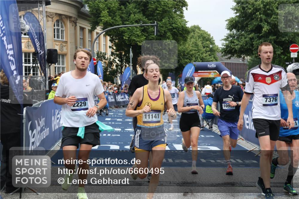 30.06.2024 - hella hamburg halbmarathon Lena Gebhardt http://msf.ph/oto/6660495 30.06.2024 10:42:08 Ziel 1010, 1655, 1980, 2229, 3261, 4111, 5014, 7376, 7690, 8329, 9309, 9380, 9538, 10176, 10541, 10595, 11141, 11536, 11756, 12232 meine-sportfotos.de