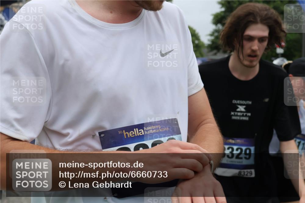 30.06.2024 - hella hamburg halbmarathon Lena Gebhardt http://msf.ph/oto/6660733 30.06.2024 10:42:10 Ziel 1010, 1655, 1980, 2229, 3261, 4111, 5014, 7376, 7690, 8329, 9309, 9380, 9538, 10176, 10541, 10595, 11141, 11536, 11756, 12232, 13055 meine-sportfotos.de