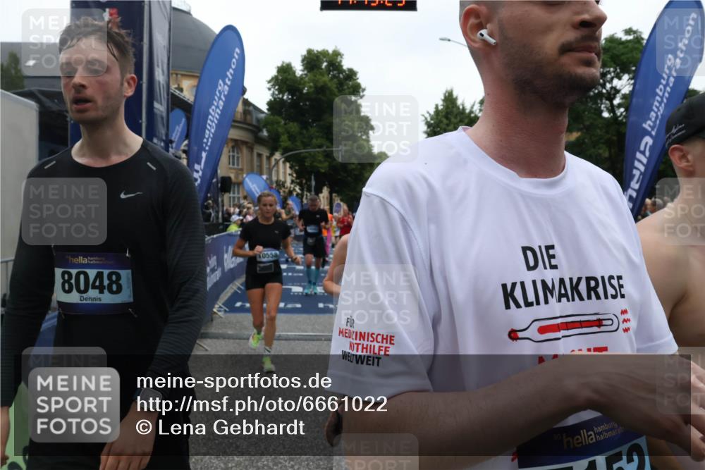 30.06.2024 - hella hamburg halbmarathon Lena Gebhardt http://msf.ph/oto/6661022 30.06.2024 11:13:27 Ziel 1006, 2775, 3248, 3545, 4911, 6093, 7749, 7948, 8009, 8048, 8515, 8656, 8754, 9507, 10558, 10563, 10917, 10952, 10953, 11169, 11303, 11811 meine-sportfotos.de