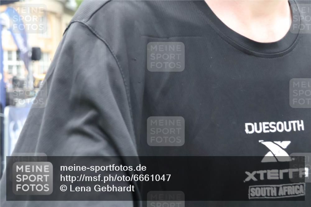 30.06.2024 - hella hamburg halbmarathon Lena Gebhardt http://msf.ph/oto/6661047 30.06.2024 10:42:12 Ziel 1010, 1655, 1980, 2229, 2887, 3261, 4111, 4943, 5014, 7376, 7690, 8329, 9309, 9380, 9538, 10176, 10541, 10595, 11141, 11536, 12232, 13055 meine-sportfotos.de