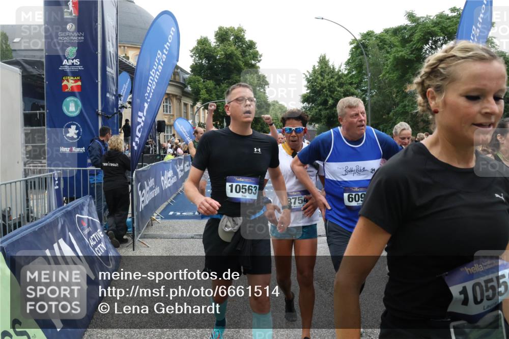 30.06.2024 - hella hamburg halbmarathon Lena Gebhardt http://msf.ph/oto/6661514 30.06.2024 11:13:30 Ziel 2775, 3545, 4842, 4911, 6093, 6644, 7618, 7749, 8048, 8515, 8656, 8754, 10558, 10563, 10917, 10952, 10953, 11169, 11303, 11811, 11985 meine-sportfotos.de