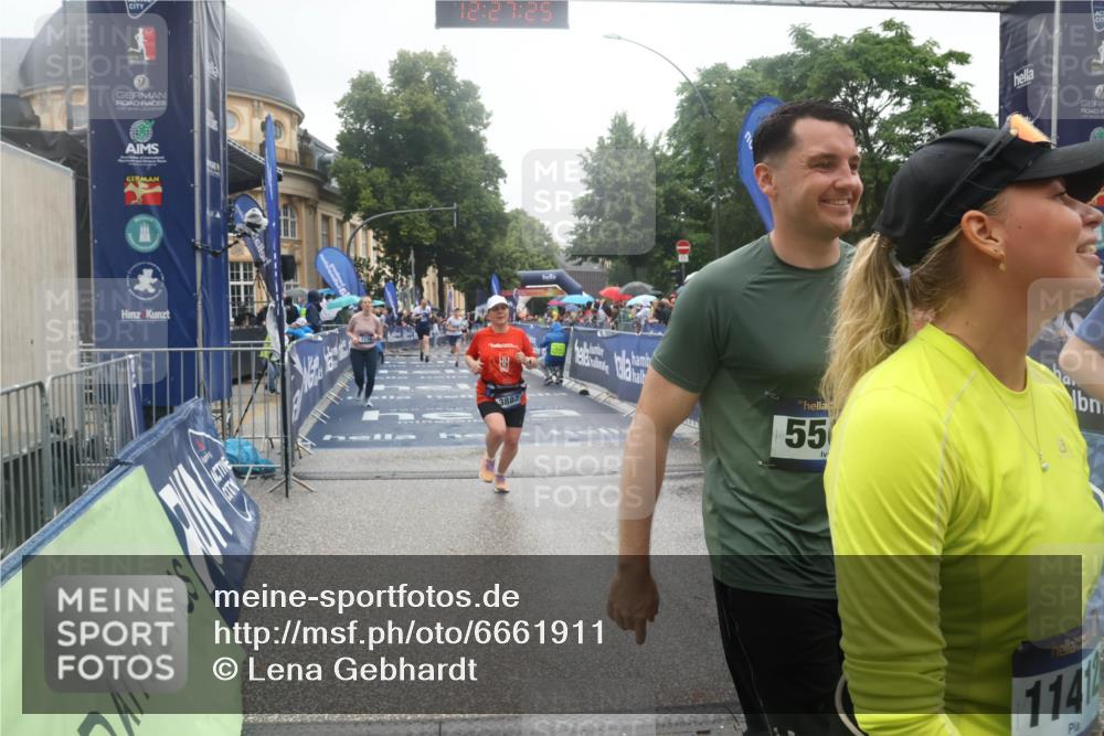 30.06.2024 - hella hamburg halbmarathon Lena Gebhardt http://msf.ph/oto/6661911 30.06.2024 12:27:23 Ziel 1716, 1909, 3887, 5503, 5804, 5805, 6516, 7420, 11002, 11292, 11412, 12196 meine-sportfotos.de