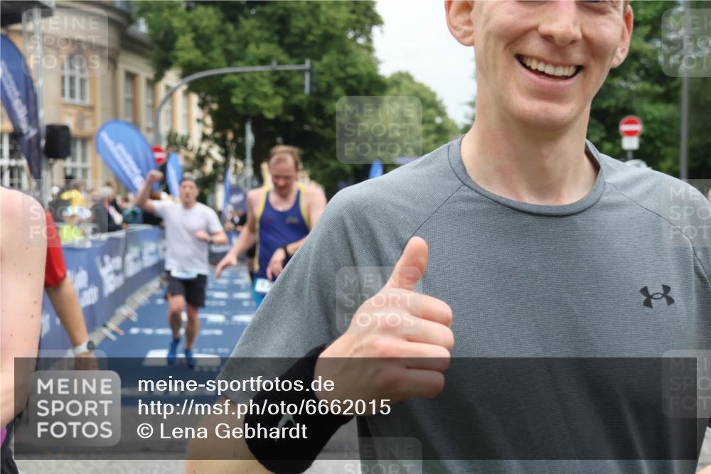30.06.2024 - hella hamburg halbmarathon Lena Gebhardt http://msf.ph/oto/6662015 30.06.2024 10:42:17 Ziel 675, 1980, 2887, 4943, 5014, 5900, 6448, 7690, 9309, 9570, 10200, 10541, 11536, 12198, 12219, 12232, 13055 meine-sportfotos.de