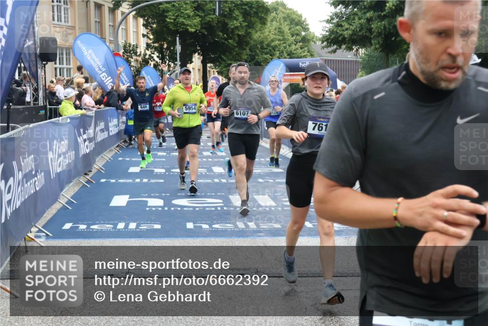 30.06.2024 - hella hamburg halbmarathon Lena Gebhardt http://msf.ph/oto/6662392 30.06.2024 11:13:36 Ziel 640, 2691, 2726, 2775, 4126, 4175, 4257, 4681, 4842, 5954, 6093, 6107, 6644, 7584, 7618, 8094, 10278, 10834, 10952, 10953, 10962, 11169, 11985 meine-sportfotos.de