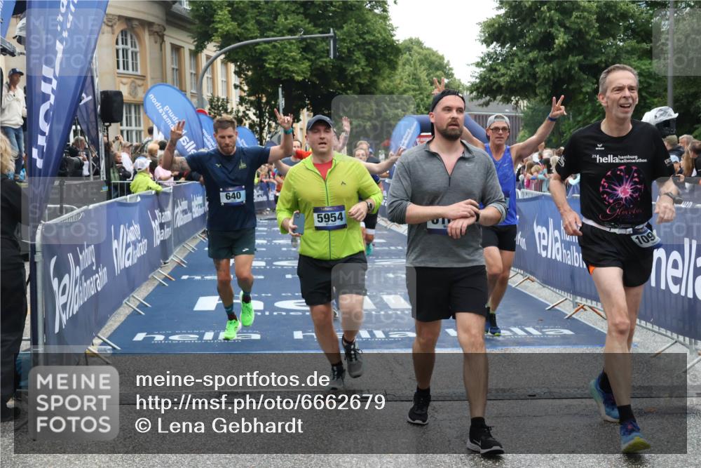 30.06.2024 - hella hamburg halbmarathon Lena Gebhardt http://msf.ph/oto/6662679 30.06.2024 11:13:38 Ziel 640, 1295, 1450, 2691, 2726, 4126, 4175, 4257, 4681, 4842, 5954, 6107, 6644, 7584, 7618, 8094, 10278, 10834, 10962, 11985 meine-sportfotos.de