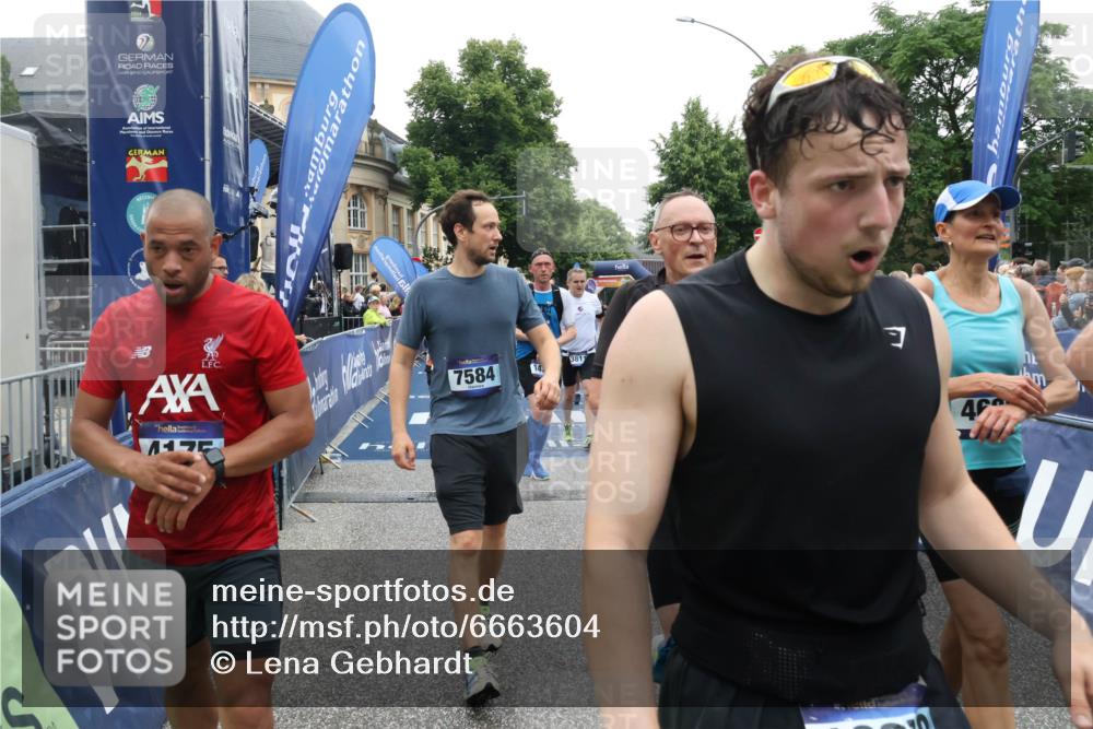 30.06.2024 - hella hamburg halbmarathon Lena Gebhardt http://msf.ph/oto/6663604 30.06.2024 11:13:44 Ziel 640, 1136, 1295, 1450, 1535, 2691, 2726, 3635, 3811, 4126, 4175, 4257, 4681, 5457, 7584, 7838, 8094, 9773, 10276, 10278, 10464, 10834, 13267 meine-sportfotos.de