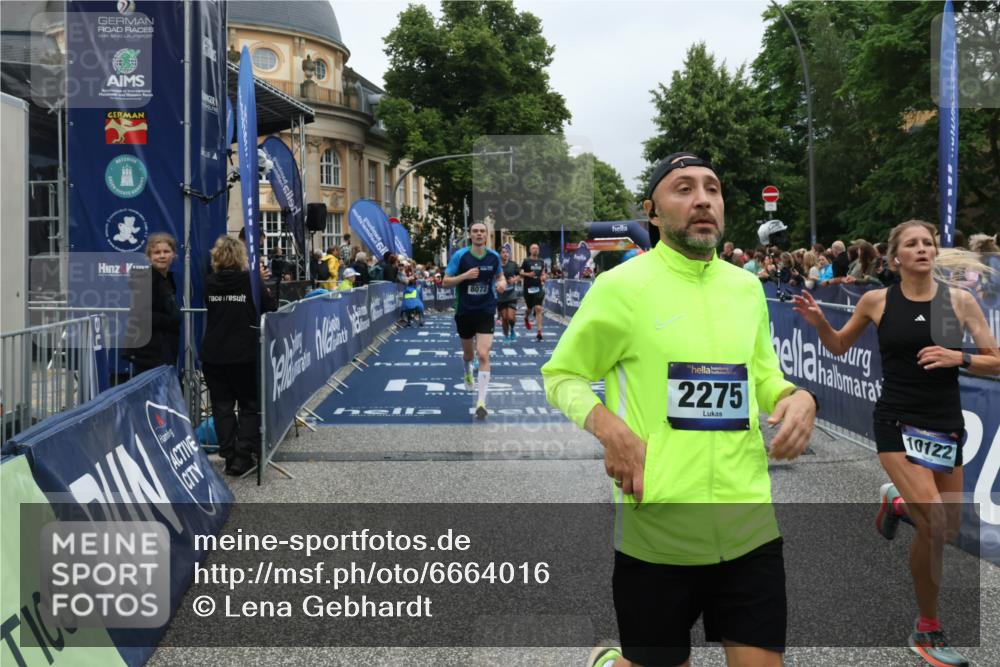 30.06.2024 - hella hamburg halbmarathon Lena Gebhardt http://msf.ph/oto/6664016 30.06.2024 10:42:29 Ziel 1544, 2254, 2275, 7321, 8072, 8789, 8802, 8836, 10122, 11004, 11023, 11111 meine-sportfotos.de