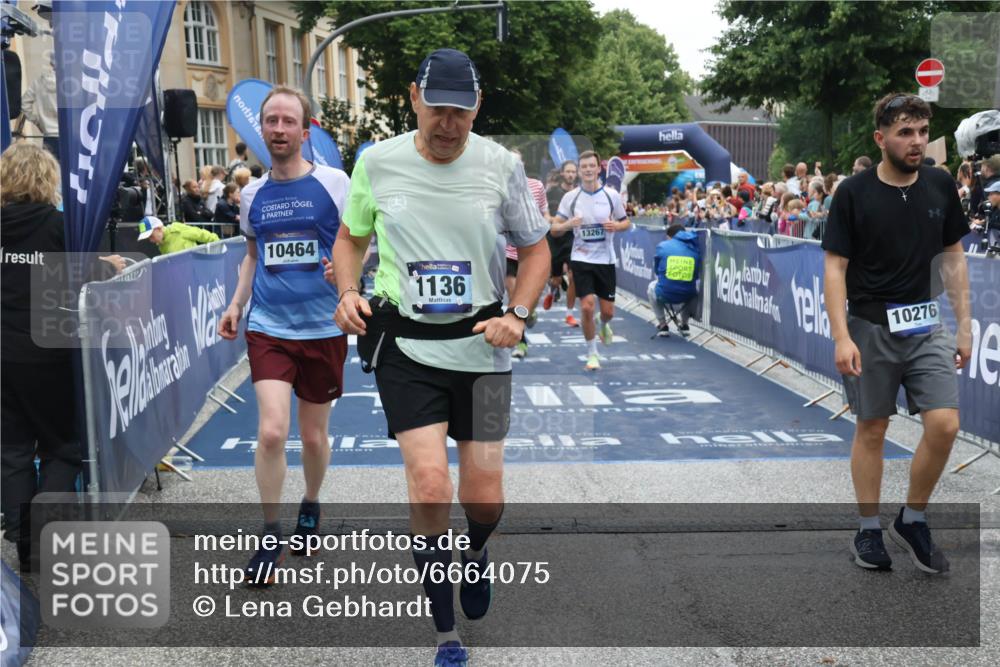 30.06.2024 - hella hamburg halbmarathon Lena Gebhardt http://msf.ph/oto/6664075 30.06.2024 11:13:48 Ziel 1136, 1295, 1450, 1535, 2724, 3635, 3811, 4595, 4681, 4970, 5457, 6934, 7838, 8094, 9347, 9773, 10276, 10464, 13095, 13267 meine-sportfotos.de