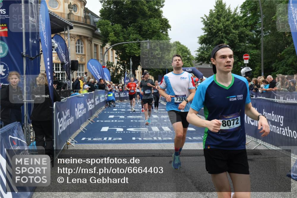 30.06.2024 - hella hamburg halbmarathon Lena Gebhardt http://msf.ph/oto/6664403 30.06.2024 10:42:31 Ziel 1544, 2254, 2275, 6912, 7321, 8072, 8789, 8836, 10122, 11004, 11023, 11111 meine-sportfotos.de