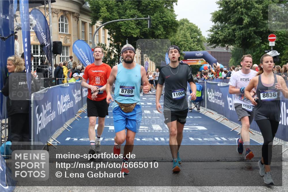 30.06.2024 - hella hamburg halbmarathon Lena Gebhardt http://msf.ph/oto/6665010 30.06.2024 10:42:35 Ziel 2165, 2254, 3431, 6331, 6912, 7321, 8789, 8836, 10376, 11004, 11023, 11111 meine-sportfotos.de