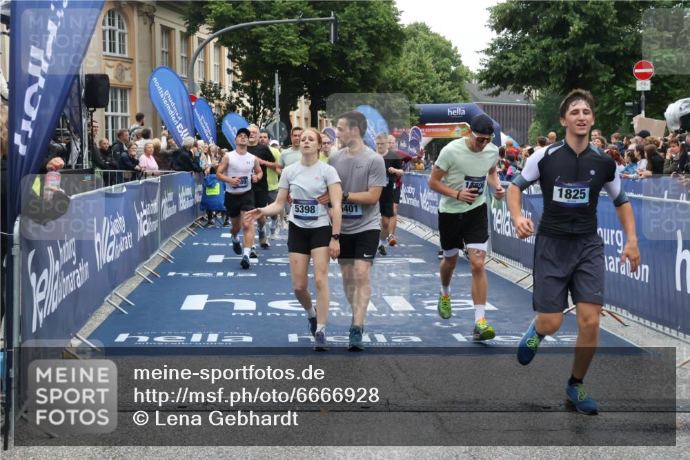 30.06.2024 - hella hamburg halbmarathon Lena Gebhardt http://msf.ph/oto/6666928 30.06.2024 11:14:05 Ziel 547, 1190, 1358, 1793, 1825, 3916, 4139, 4615, 5398, 5401, 5581, 7970, 9728, 10189, 10788, 11018, 11706, 12037, 12212, 12382, 12561, 13273, 13289 meine-sportfotos.de