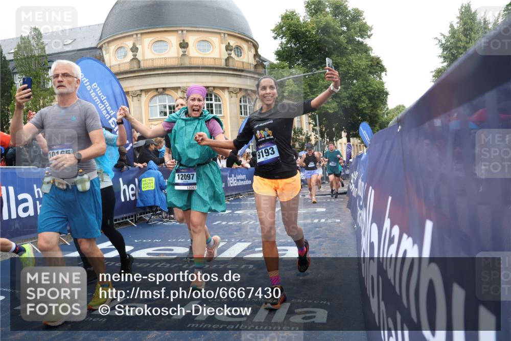 30.06.2024 - hella hamburg halbmarathon Strokosch-Dieckow http://msf.ph/oto/6667430 30.06.2024 11:44:52 Ziel 786, 796, 956, 1471, 1711, 2039, 2318, 2490, 2650, 2884, 3527, 3567, 3943, 3944, 4083, 4212, 4298, 4690, 5918, 7687, 7688, 7971, 8007, 8227, 8419, 9074, 9128, 9193, 9601, 9659, 9843, 9913, 10028, 10163, 10165, 10236, 10397, 10832, 10938, 11028, 11127, 11327, 11835, 12092, 12097, 13029 meine-sportfotos.de