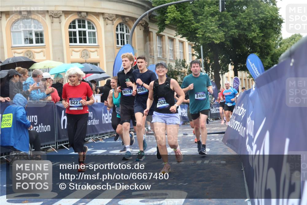30.06.2024 - hella hamburg halbmarathon Strokosch-Dieckow http://msf.ph/oto/6667480 30.06.2024 11:44:54 Ziel 786, 956, 1471, 1711, 2039, 2259, 2318, 2490, 2650, 2877, 2884, 3242, 3527, 3567, 3943, 3944, 4083, 4298, 4690, 5918, 7624, 7687, 7688, 7971, 8007, 8227, 8419, 9074, 9128, 9193, 9601, 9659, 9843, 10028, 10163, 10165, 10236, 10397, 10938, 11028, 11127, 12092, 12097, 13029 meine-sportfotos.de