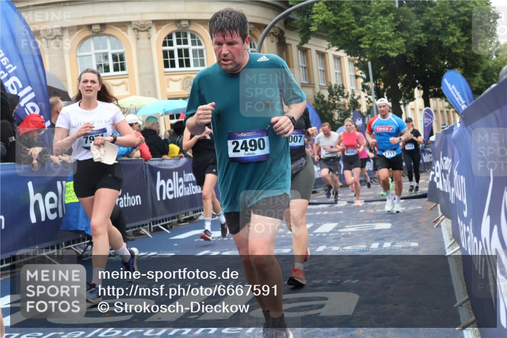 30.06.2024 - hella hamburg halbmarathon Strokosch-Dieckow http://msf.ph/oto/6667591 30.06.2024 11:44:56 Ziel 786, 956, 1471, 1711, 2259, 2318, 2490, 2650, 2877, 3242, 3527, 3567, 3943, 3944, 4083, 4690, 5918, 7624, 7971, 8007, 8227, 8419, 8421, 9074, 9193, 9601, 9659, 9843, 10028, 10163, 10165, 10236, 10397, 10469, 10938, 11028, 11127, 12097, 13029 meine-sportfotos.de