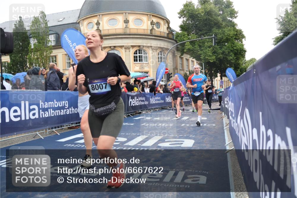 30.06.2024 - hella hamburg halbmarathon Strokosch-Dieckow http://msf.ph/oto/6667622 30.06.2024 11:44:58 Ziel 786, 956, 1471, 1711, 2259, 2318, 2490, 2650, 2877, 3242, 3527, 3567, 3943, 3944, 3965, 3966, 4083, 4164, 4690, 5669, 5672, 5918, 7624, 7971, 8007, 8227, 8419, 8421, 9074, 9322, 9659, 9843, 10028, 10236, 10469, 10604, 10938, 11028, 11127, 12097, 13029, 13168 meine-sportfotos.de