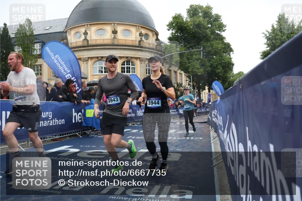 30.06.2024 - hella hamburg halbmarathon Strokosch-Dieckow http://msf.ph/oto/6667735 30.06.2024 11:45:01 Ziel 956, 1174, 1471, 1711, 2259, 2318, 2490, 2650, 2877, 3242, 3527, 3943, 3944, 3965, 3966, 4083, 4164, 4690, 5669, 5672, 6916, 7624, 7971, 8007, 8227, 8419, 8421, 9074, 9322, 9553, 9843, 10028, 10236, 10338, 10469, 10604, 11127, 13168 meine-sportfotos.de