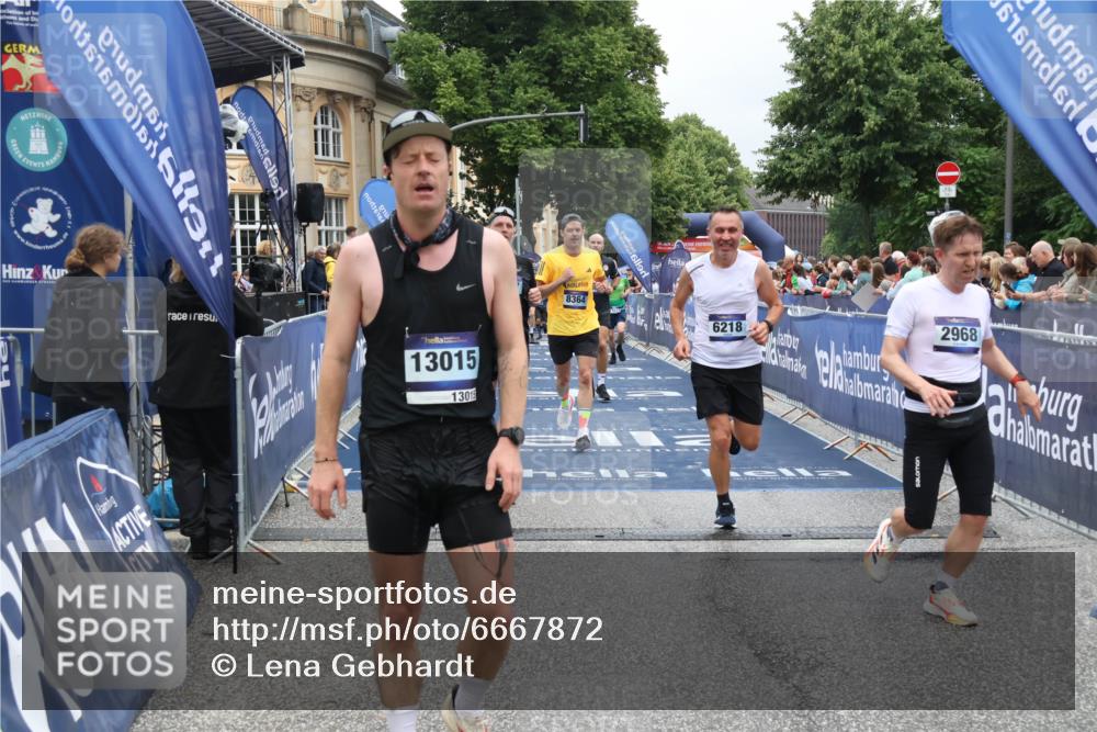 30.06.2024 - hella hamburg halbmarathon Lena Gebhardt http://msf.ph/oto/6667872 30.06.2024 10:42:50 Ziel 883, 966, 2968, 5468, 5471, 6218, 7096, 7157, 8364, 9524, 9973, 13015, 13449 meine-sportfotos.de