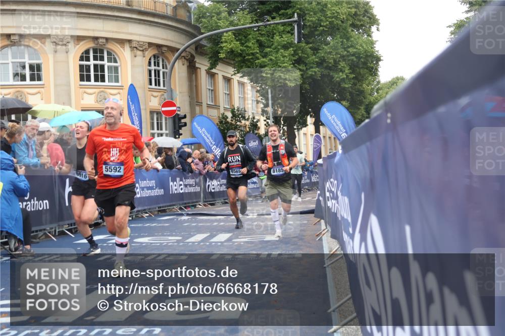 30.06.2024 - hella hamburg halbmarathon Strokosch-Dieckow http://msf.ph/oto/6668178 30.06.2024 11:45:18 Ziel 1174, 3965, 3966, 4164, 5592, 5669, 5672, 5880, 5948, 5994, 6565, 6916, 7034, 7451, 8185, 8396, 8397, 8421, 9322, 9553, 10338, 10469, 10604, 11862, 12481, 13168 meine-sportfotos.de